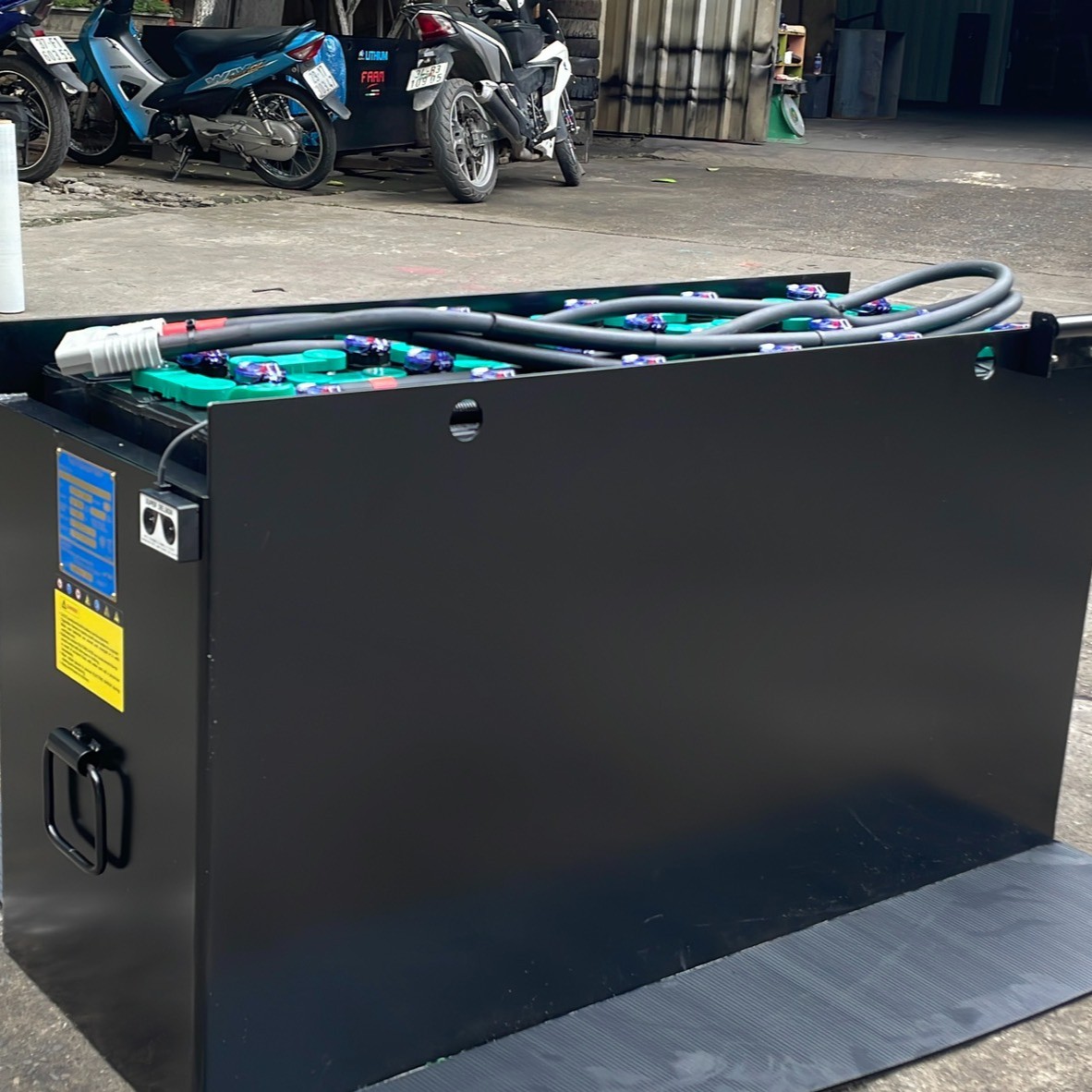 Ắc quy xe nâng LIFTTOP 48V - VTIL370 (370Ah) - Ảnh 2